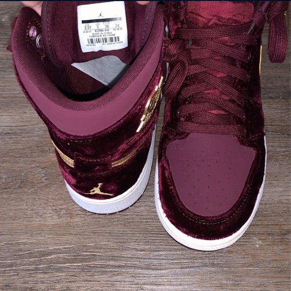 Air Jordan Retro 1 - Picture 3 of 3